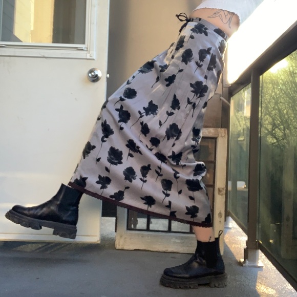 Vintage Rose Print Shimmery Maxi Skirt Lace Trim - Picture 2 of 3